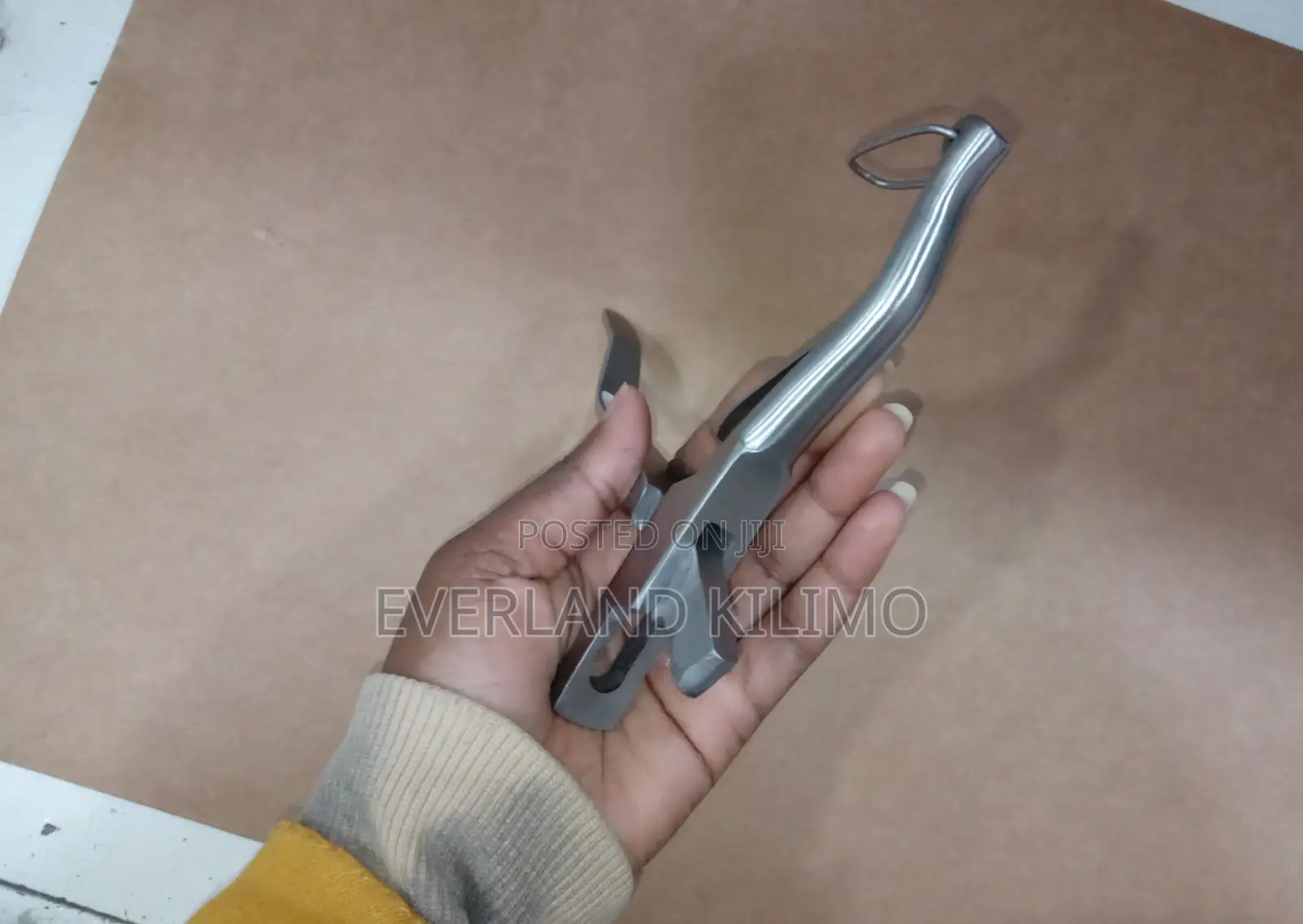 Livestock Universal Ear Notcher