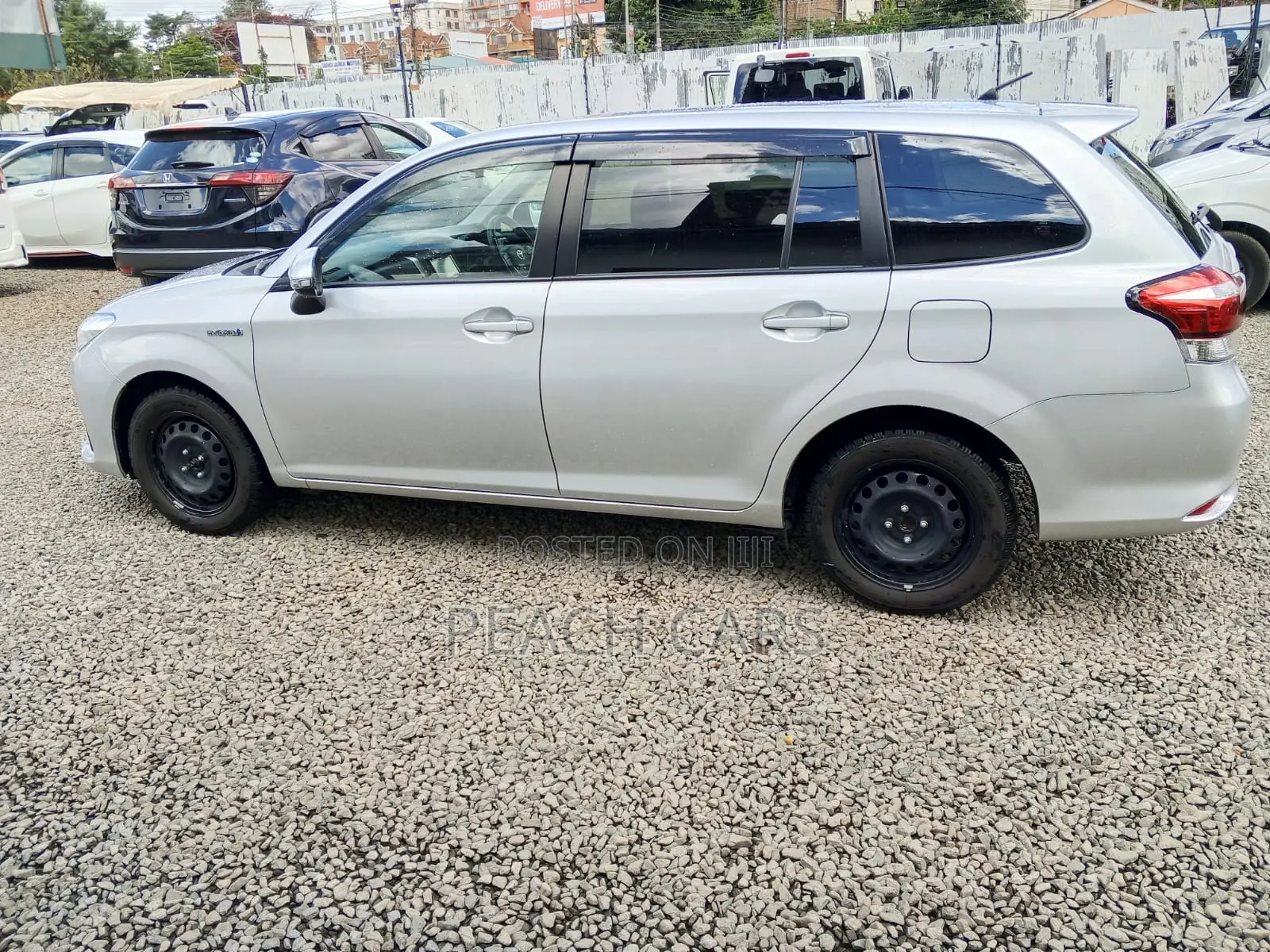 Toyota Corolla Fielder 1.5 Hybrid FWD 2019 White