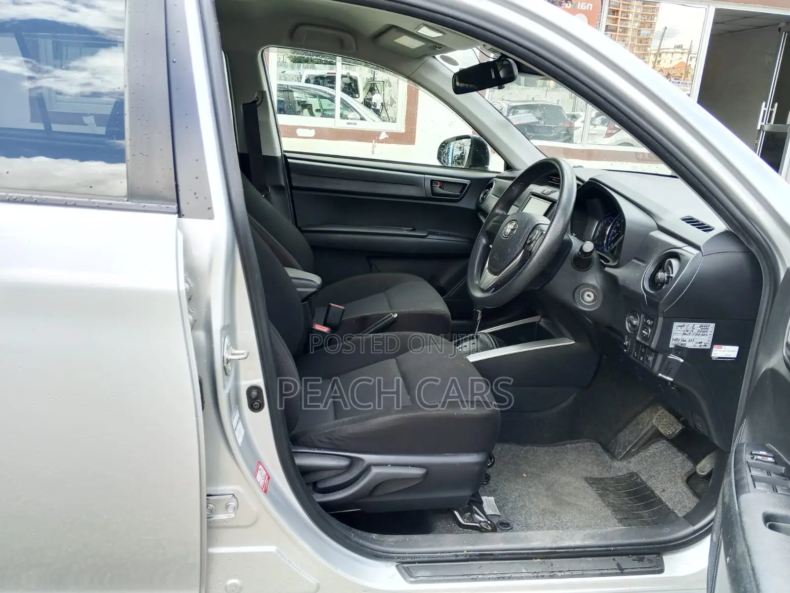 Toyota Corolla Fielder 1.5 Hybrid FWD 2019 White