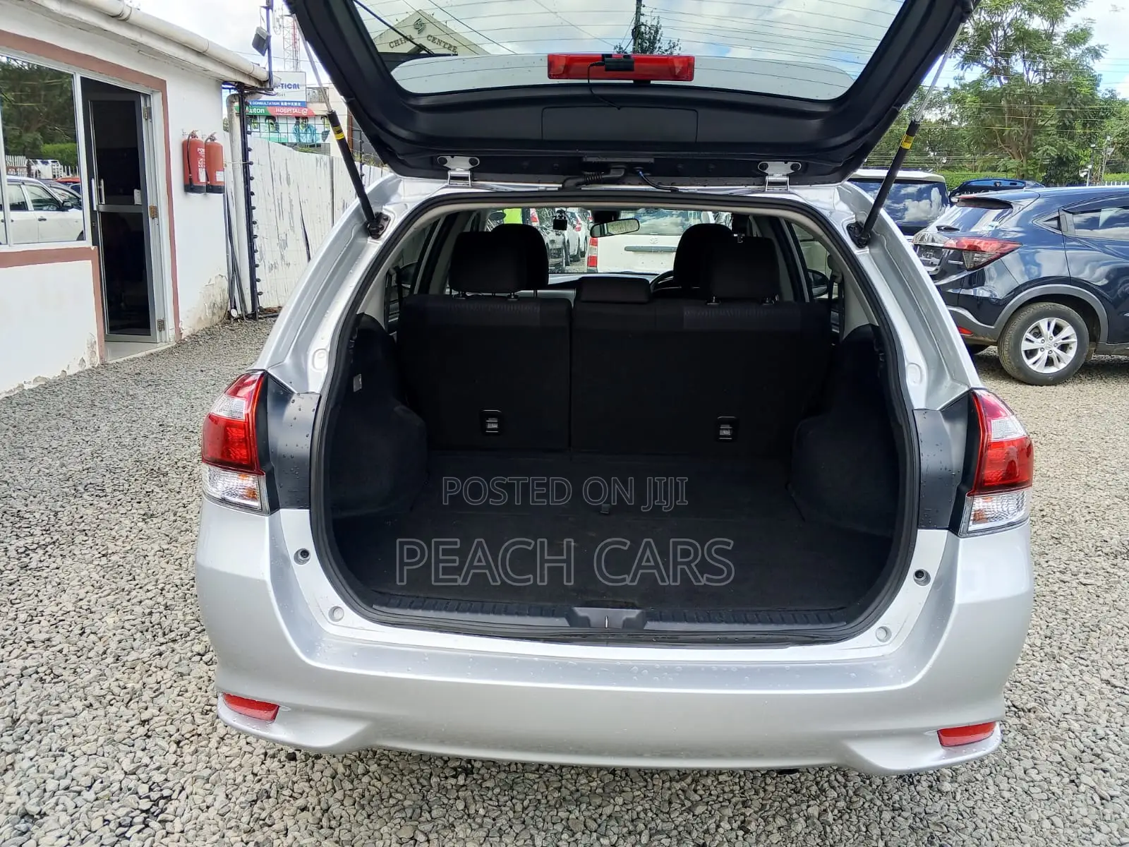 Toyota Corolla Fielder 1.5 Hybrid FWD 2019 White