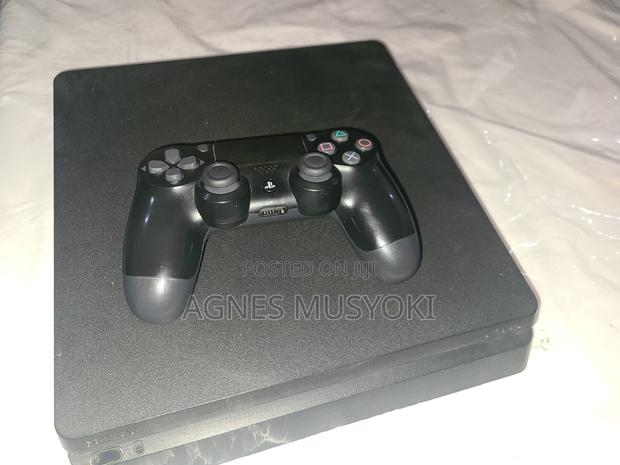 Playstation 4 Slim - main view