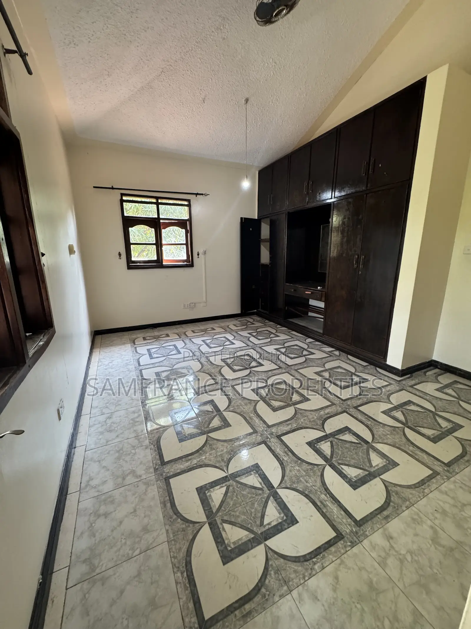 4bdrm Maisonette in Customs, Nyali for rent