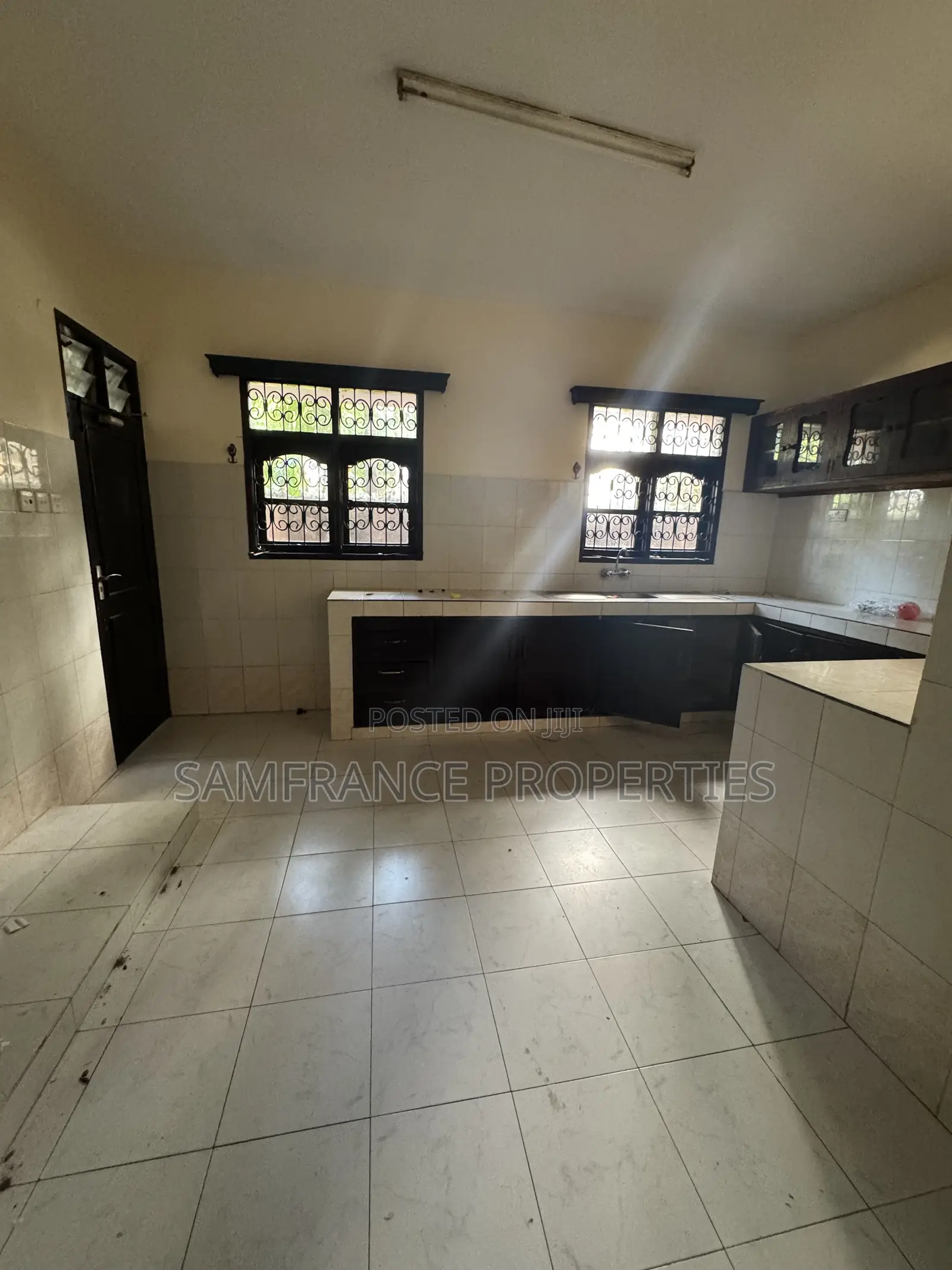 4bdrm Maisonette in Customs, Nyali for rent