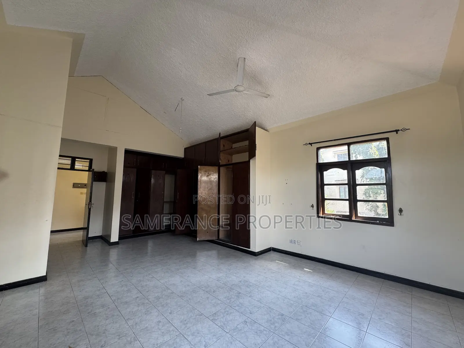 4bdrm Maisonette in Customs, Nyali for rent