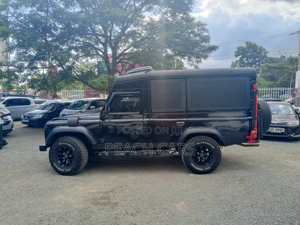 Land Rover Defender 2004 Black