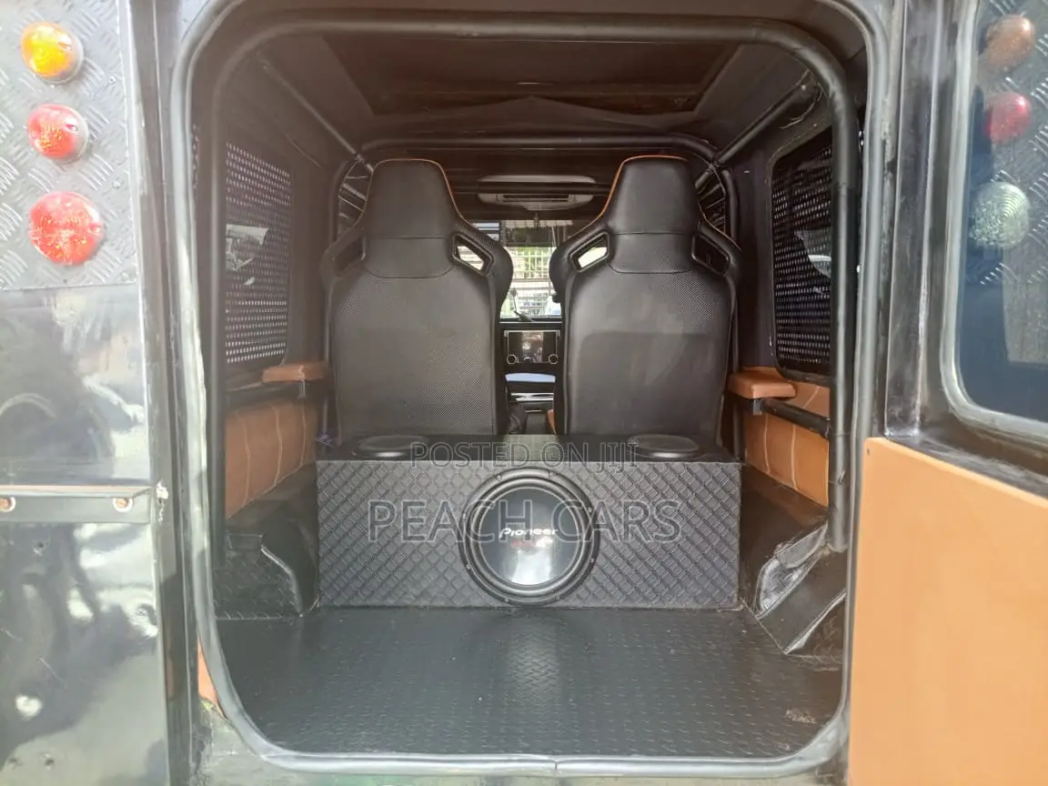 Land Rover Defender 2004 Black