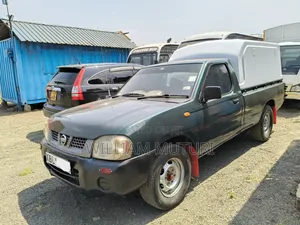 Nissan Hardbody 2010 White