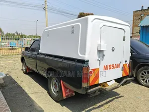 Nissan Hardbody 2010 White
