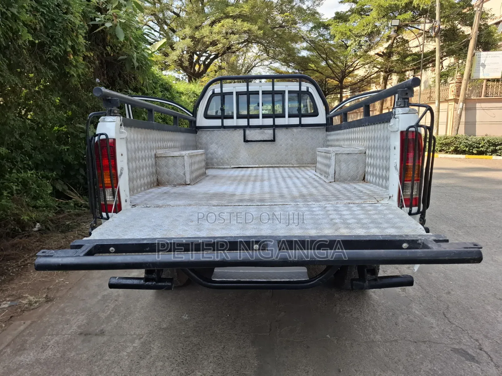 Toyota Hilux 2009 White