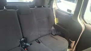 Toyota Porte 2014 Gray