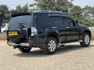 Mitsubishi Pajero 2010 Black