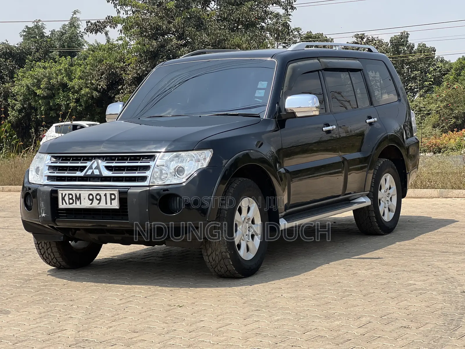 Mitsubishi Pajero 2010 Black