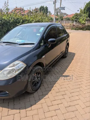 Nissan Tiida 2010 Black