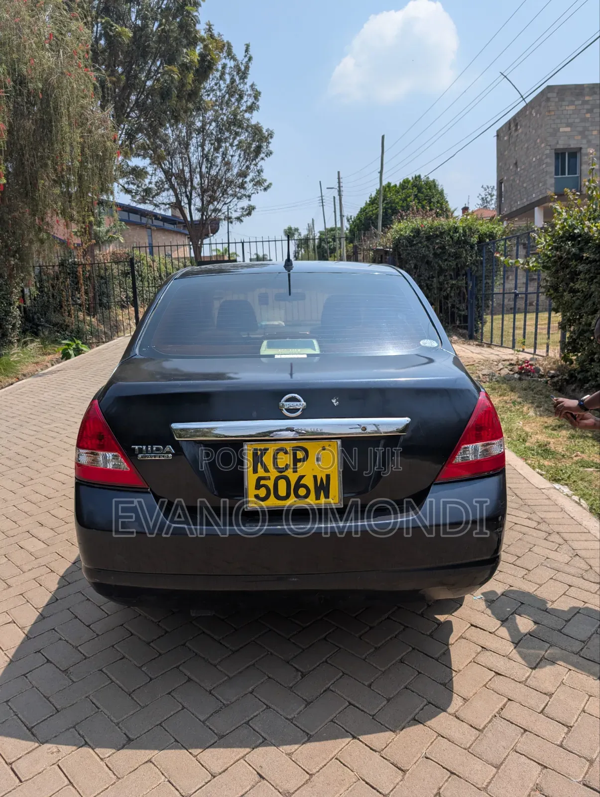 Nissan Tiida 2010 Black