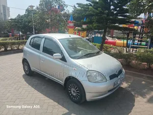 Toyota Vitz 2003 Silver