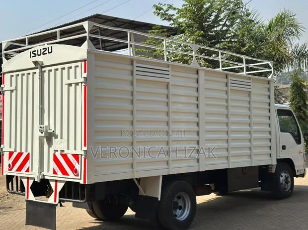 Isuzu NPR Local 2019 White - thumbnail 4