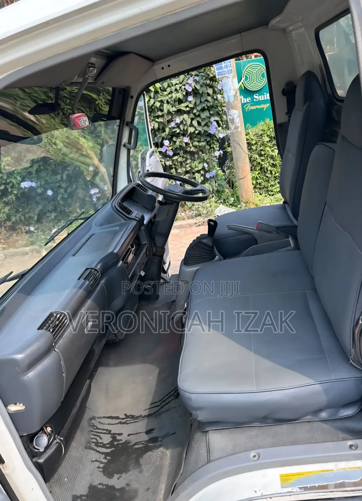 Isuzu NPR Local 2019 White