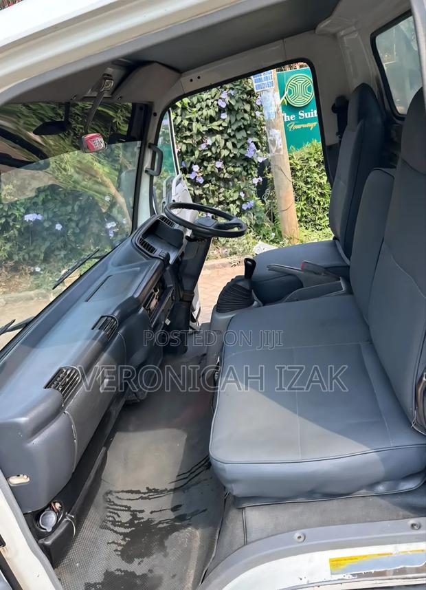 Isuzu NPR Local 2019 White - thumbnail 11