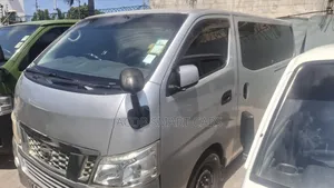 Nissan Caravan (Urvan) 2013 Silver