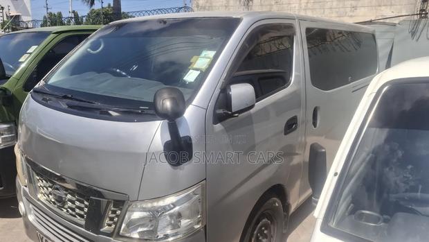 Nissan Caravan (Urvan) 2013 Silver - thumbnail 2