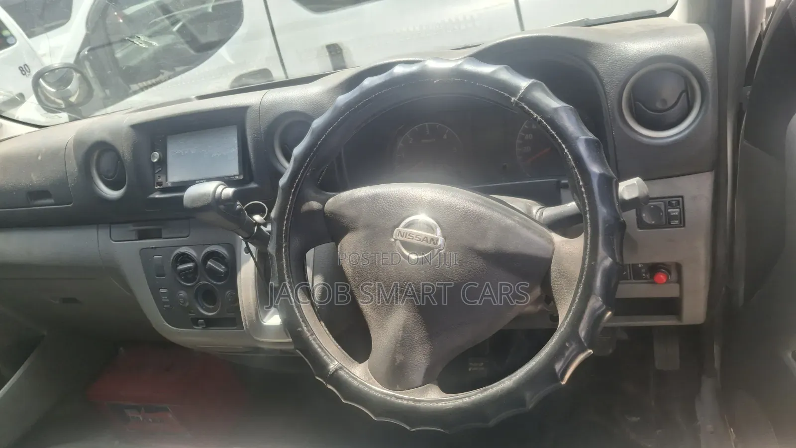 Nissan Caravan (Urvan) 2013 Silver