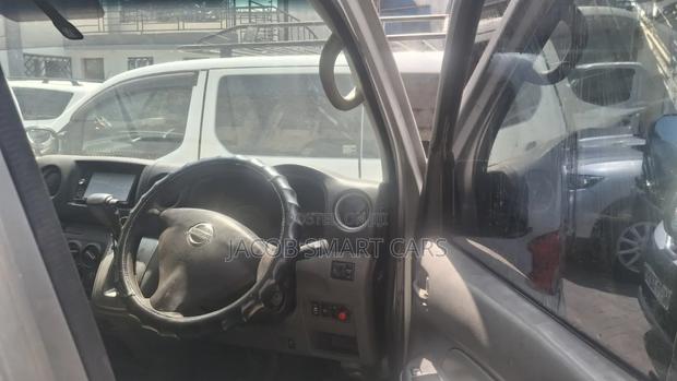 Nissan Caravan (Urvan) 2013 Silver - thumbnail 4