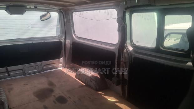 Nissan Caravan (Urvan) 2013 Silver - thumbnail 5