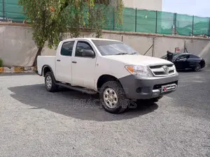 Toyota Hilux 2010 White