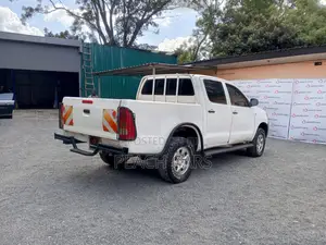 Toyota Hilux 2010 White