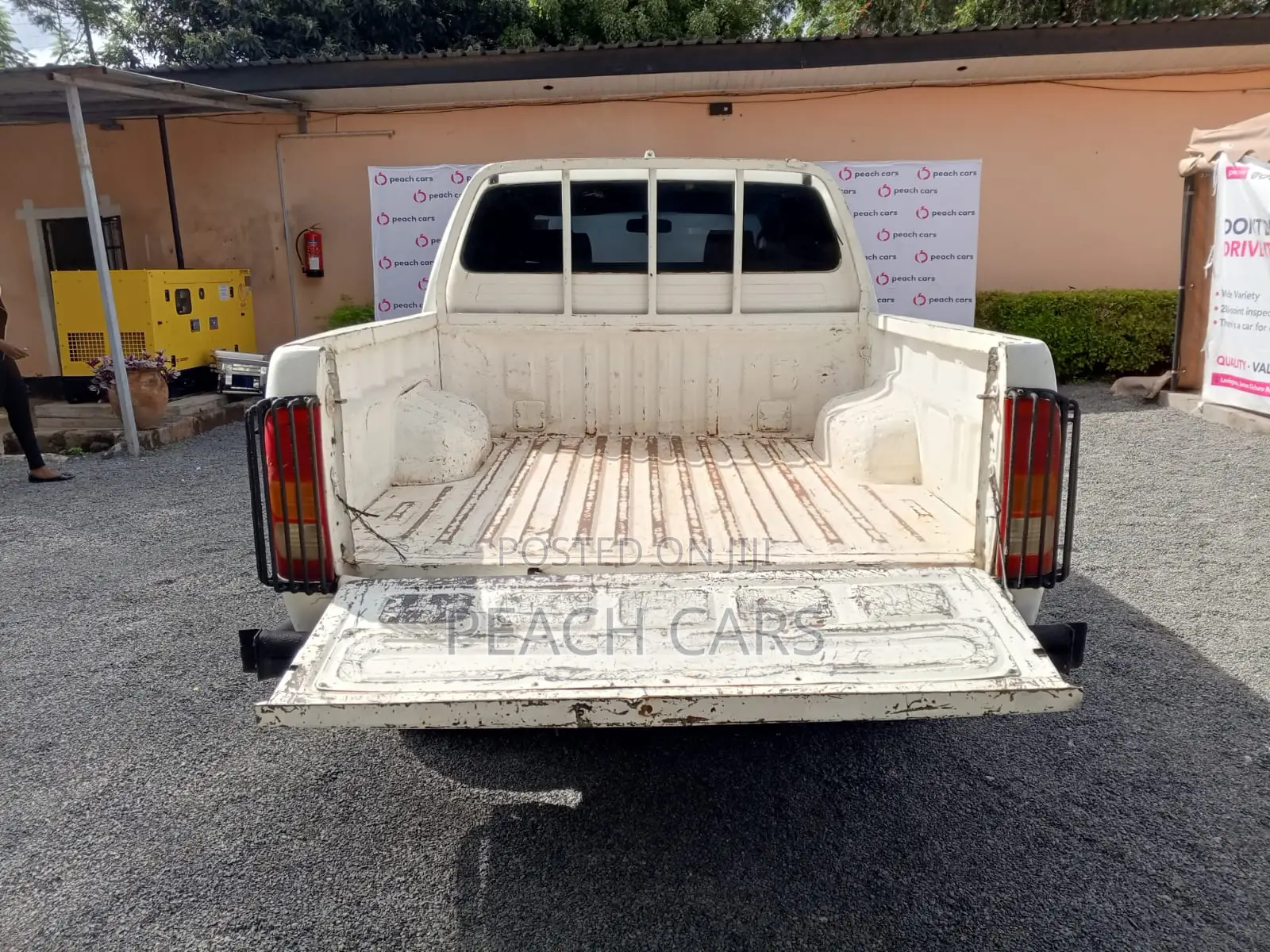 Toyota Hilux 2010 White