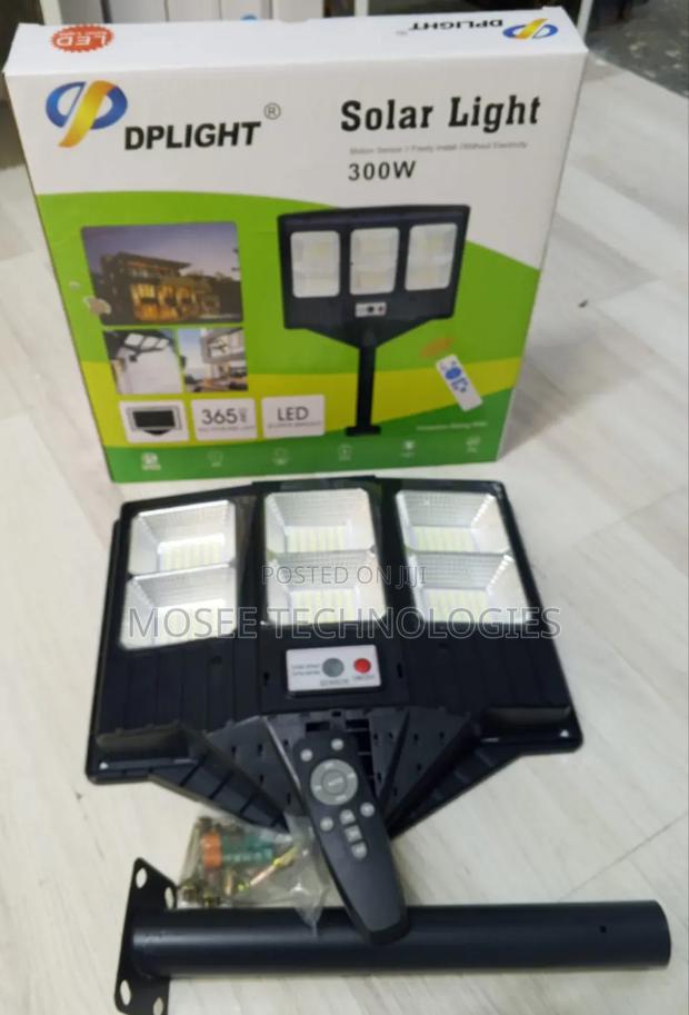 DPLIGHT 300W Solar LED Street Light With Remote Control - thumbnail 2