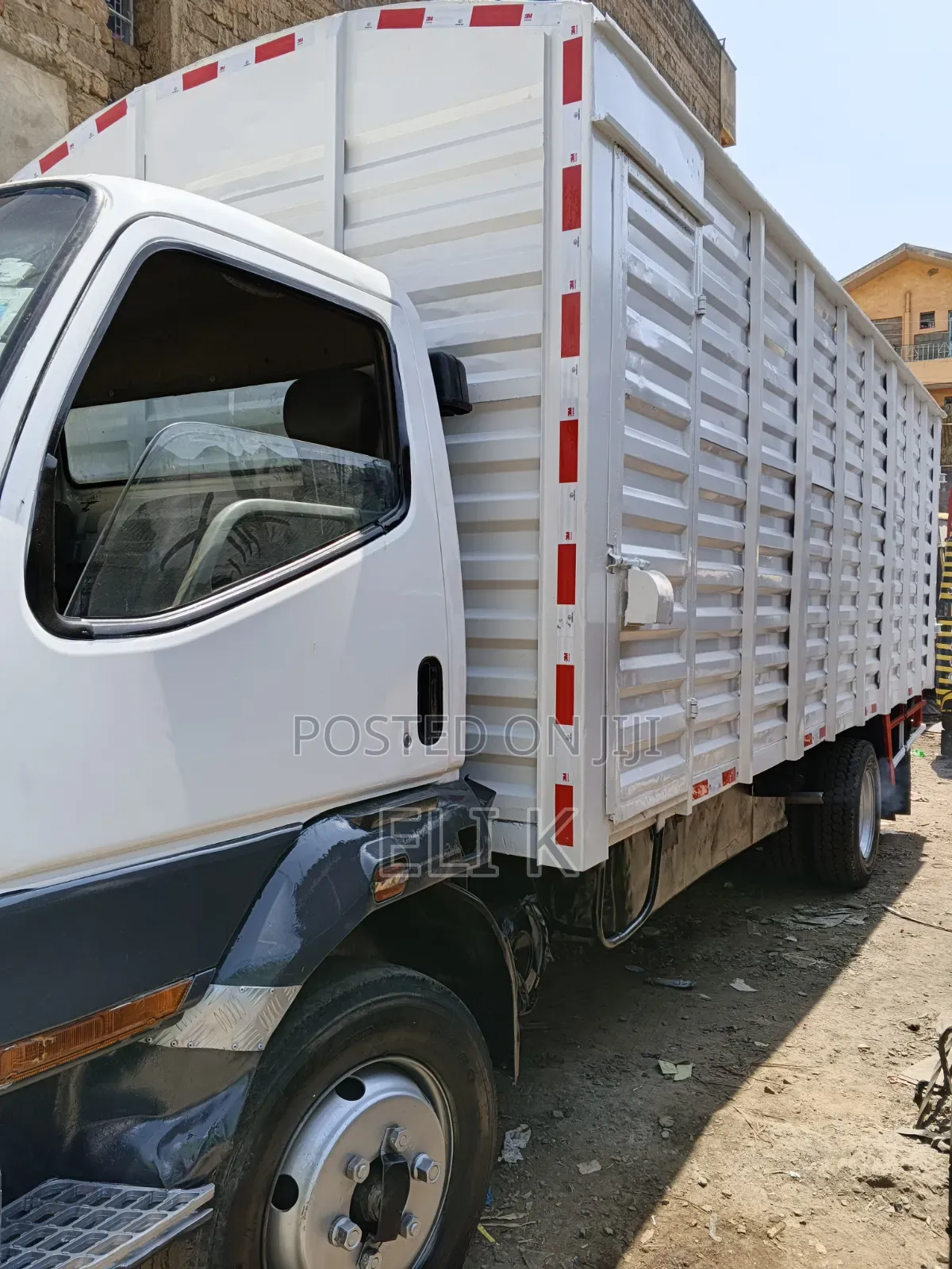 Mitsubishi Fh 2013 White
