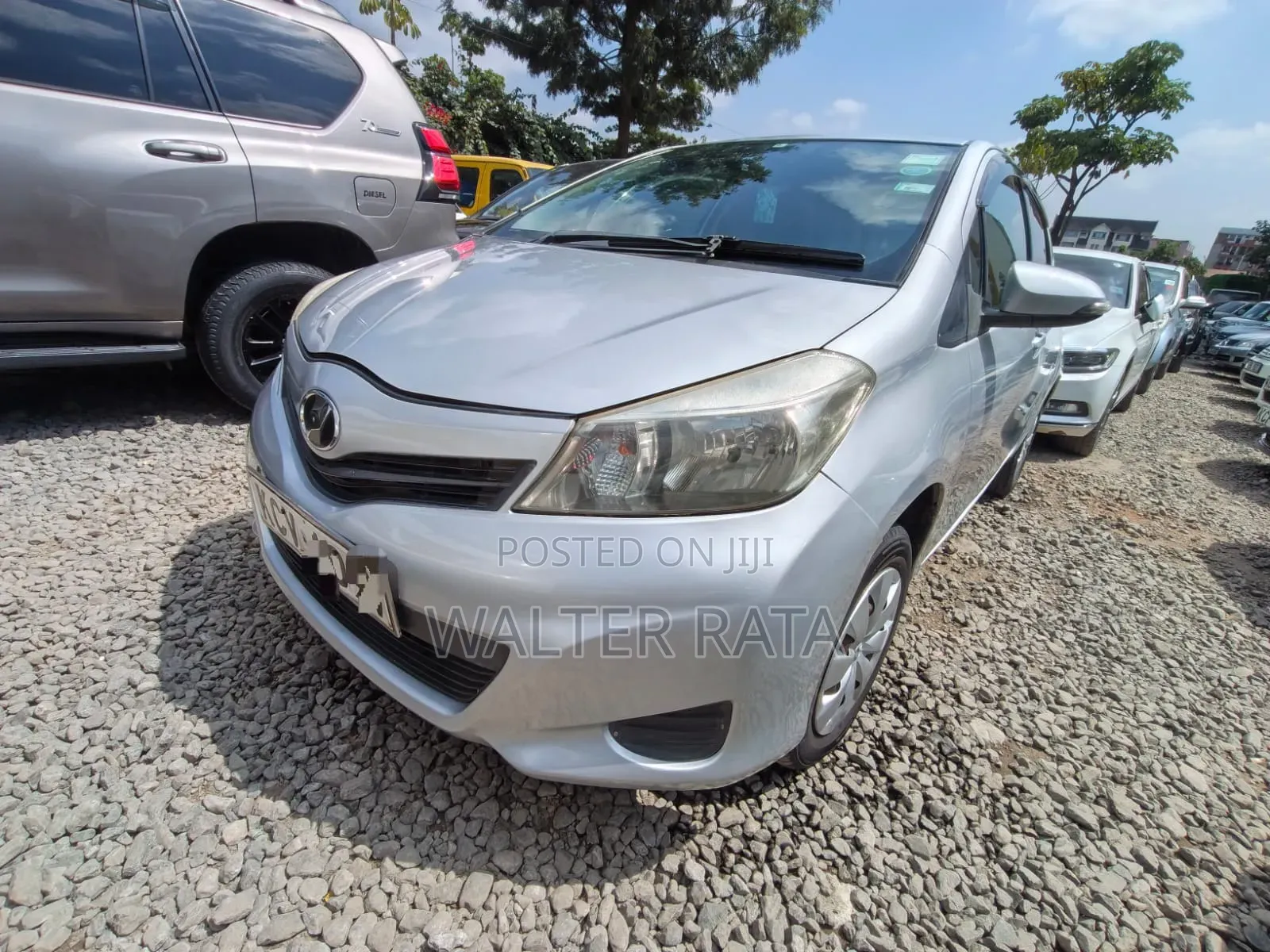 Toyota Vitz 2012 Silver