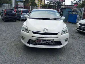Toyota Mark X Zio 2012 White