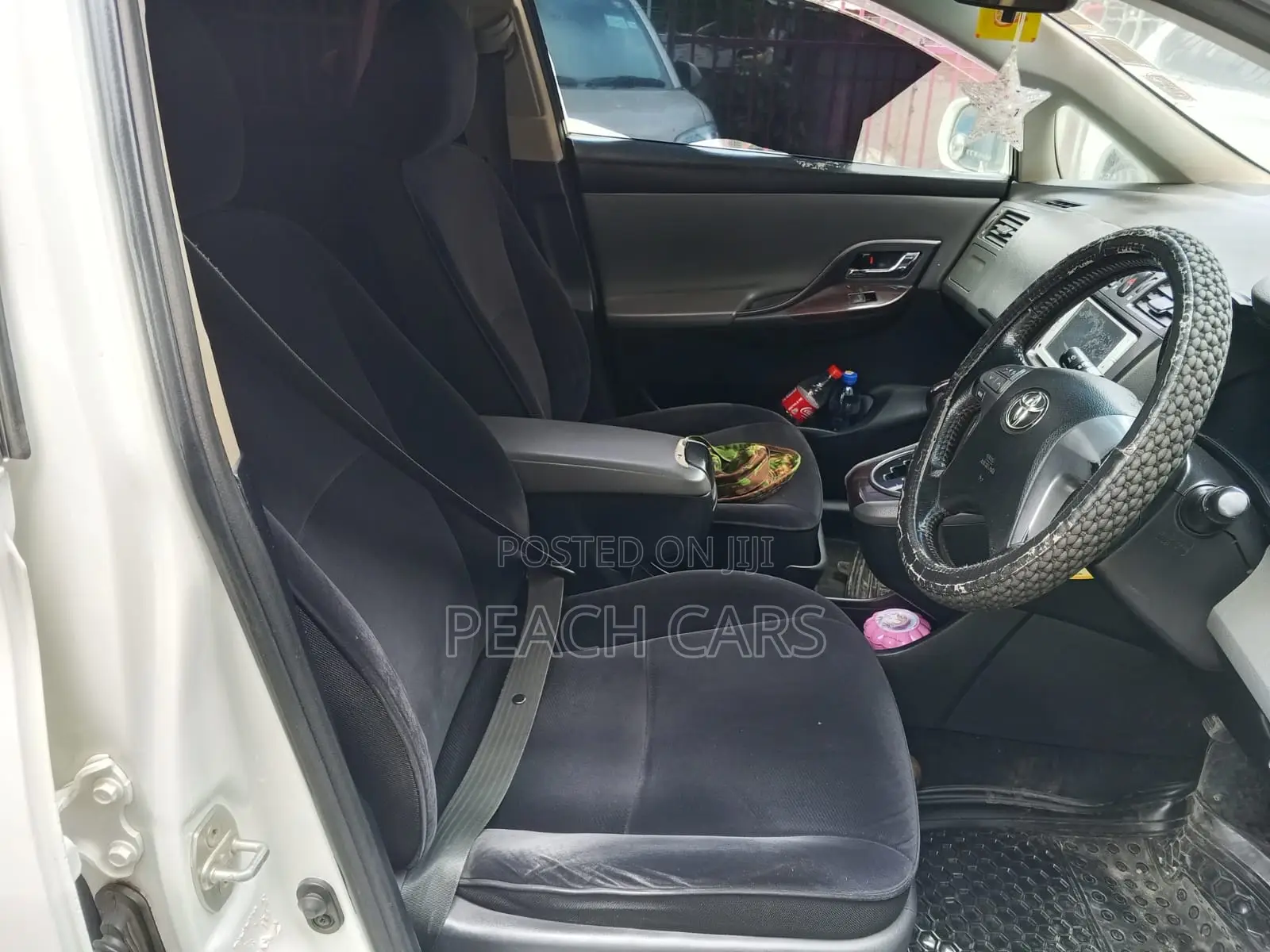 Toyota Mark X Zio 2012 White