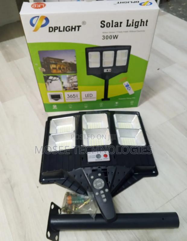 DPLIGHT 300W Solar LED Street Light With Remote - thumbnail 2