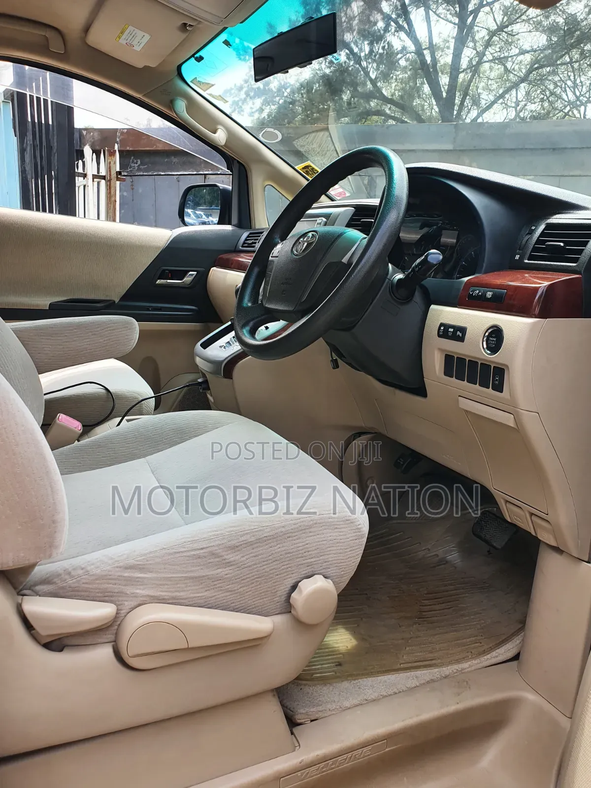 Toyota Vellfire V 2.4 4WD 8-Seater 2011 Silver