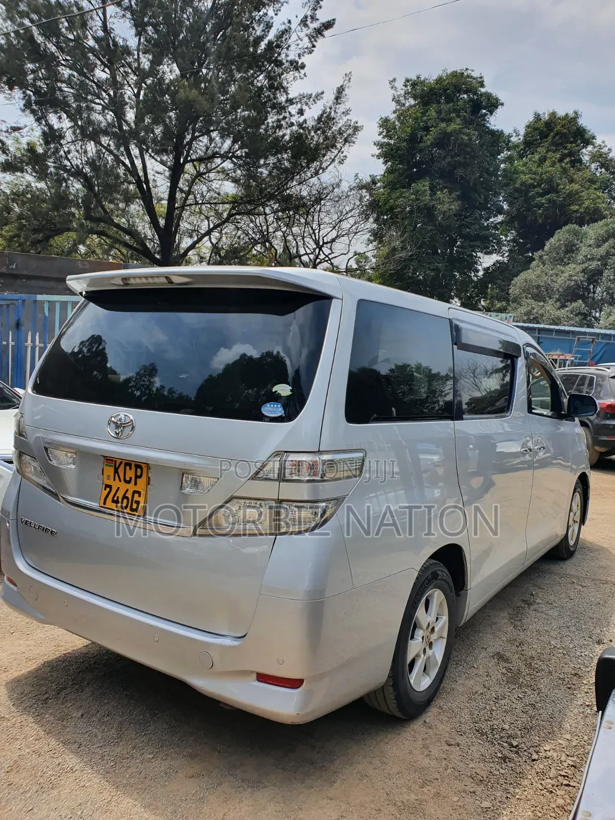 Toyota Vellfire V 2.4 4WD 8-Seater 2011 Silver