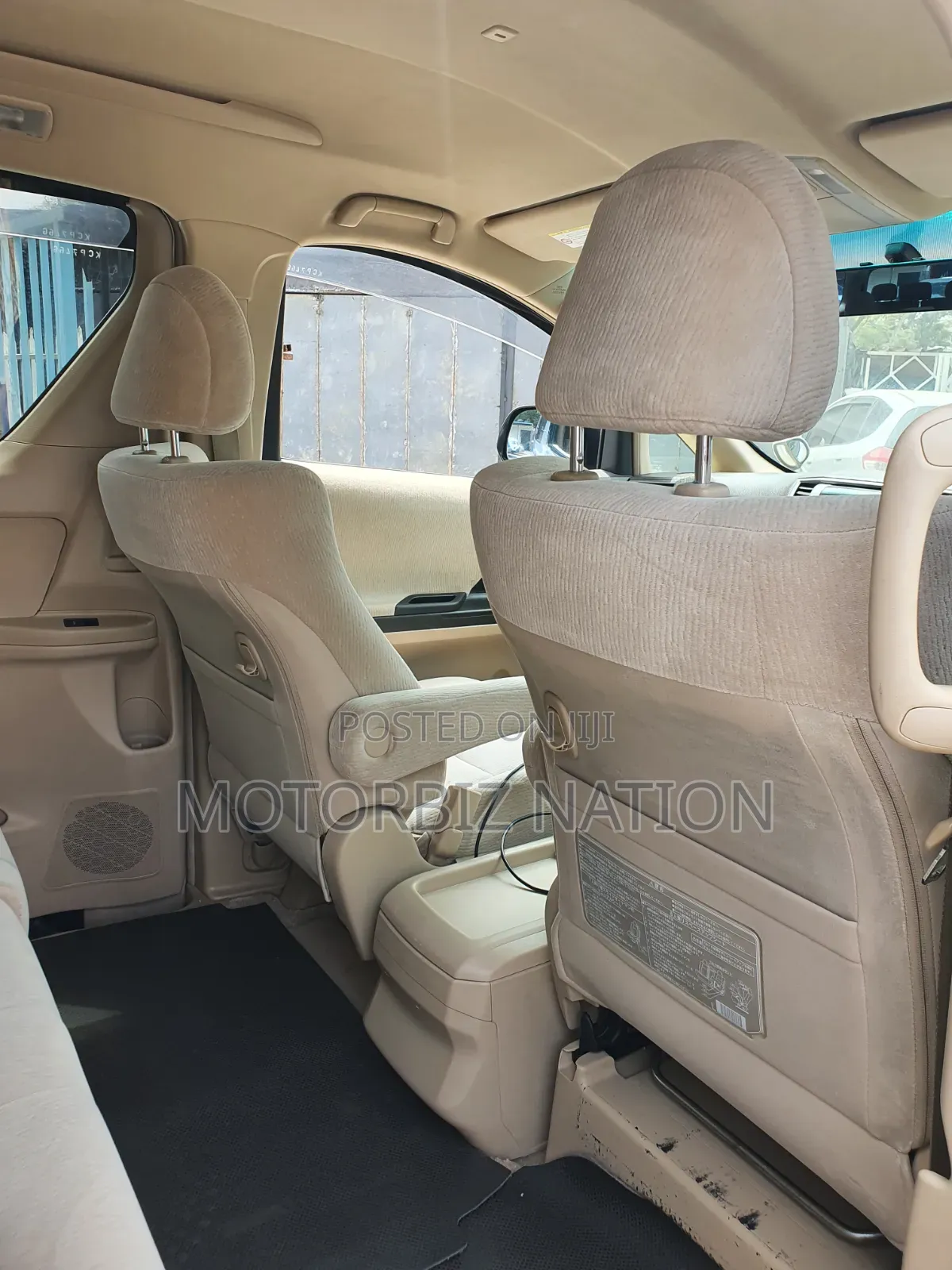 Toyota Vellfire V 2.4 4WD 8-Seater 2011 Silver