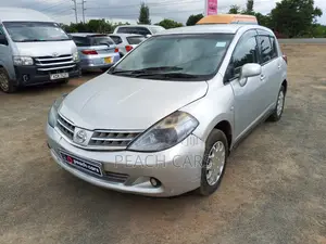 Nissan Tiida 2010 Silver