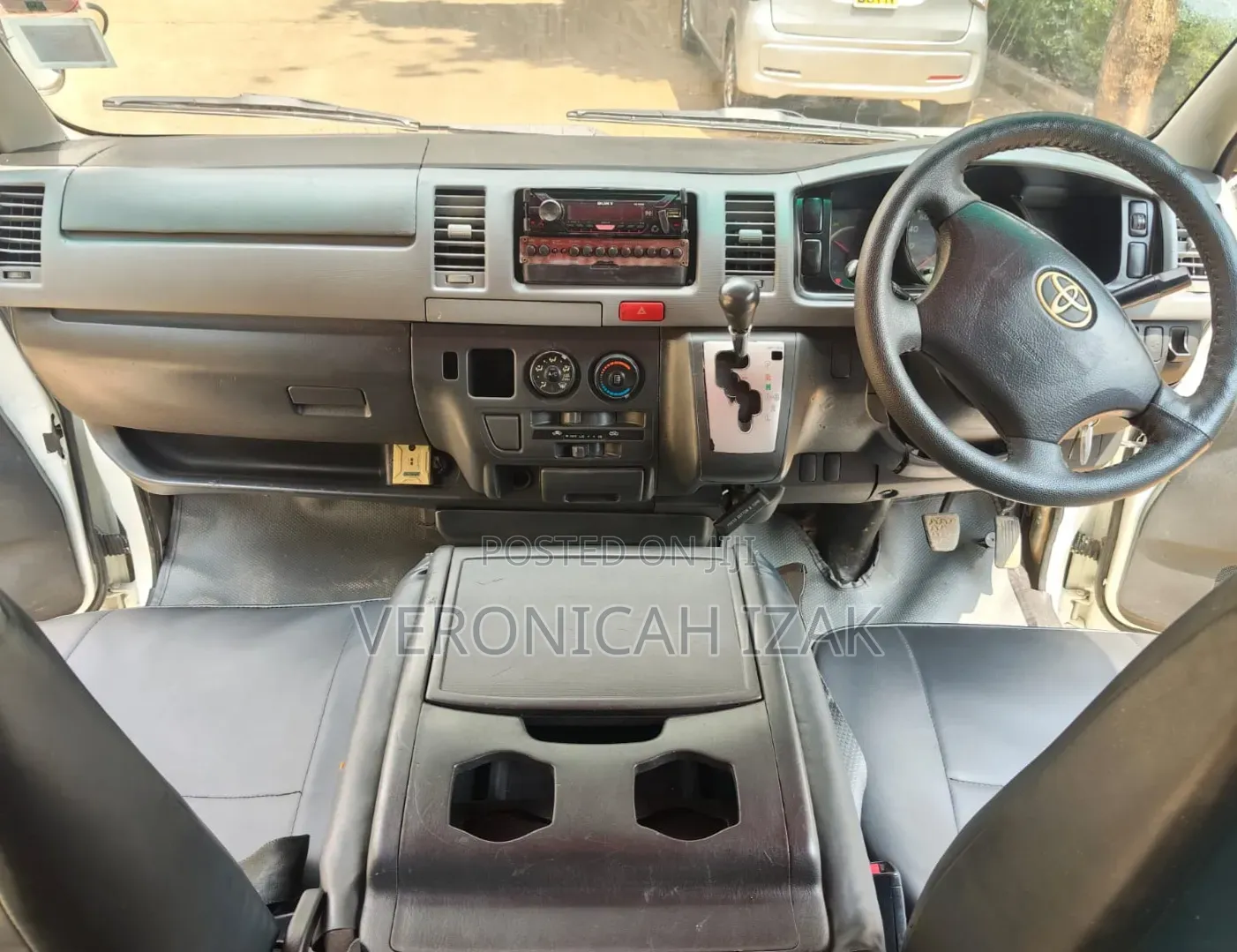 Toyota HiAce 2014 White