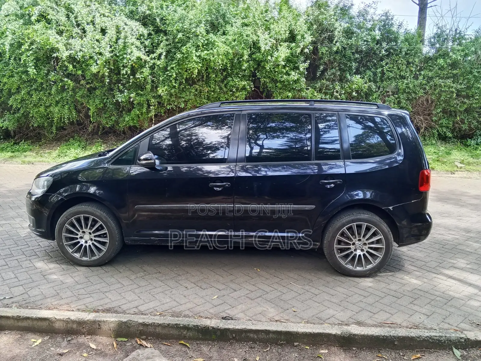 Volkswagen Touran 2012 Black