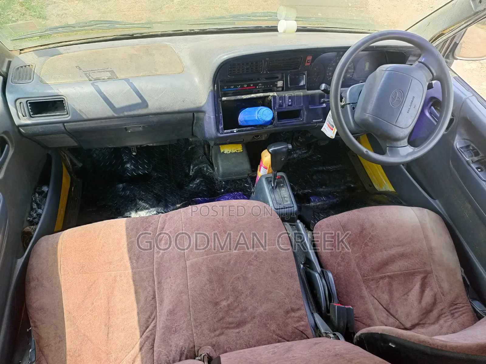 Toyota HiAce 2001 Yellow