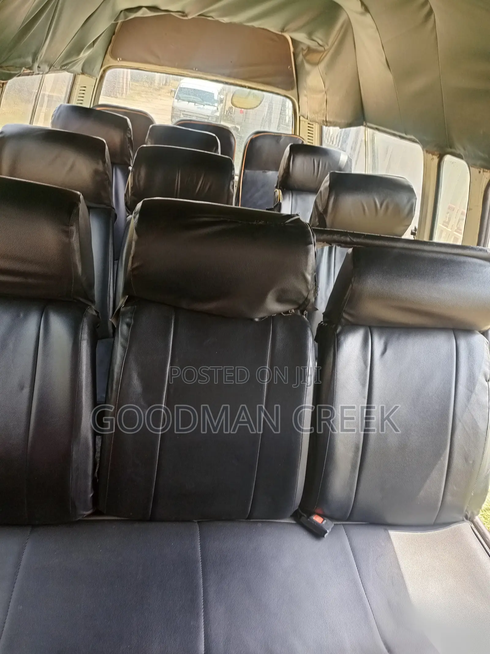 Toyota HiAce 2001 Yellow