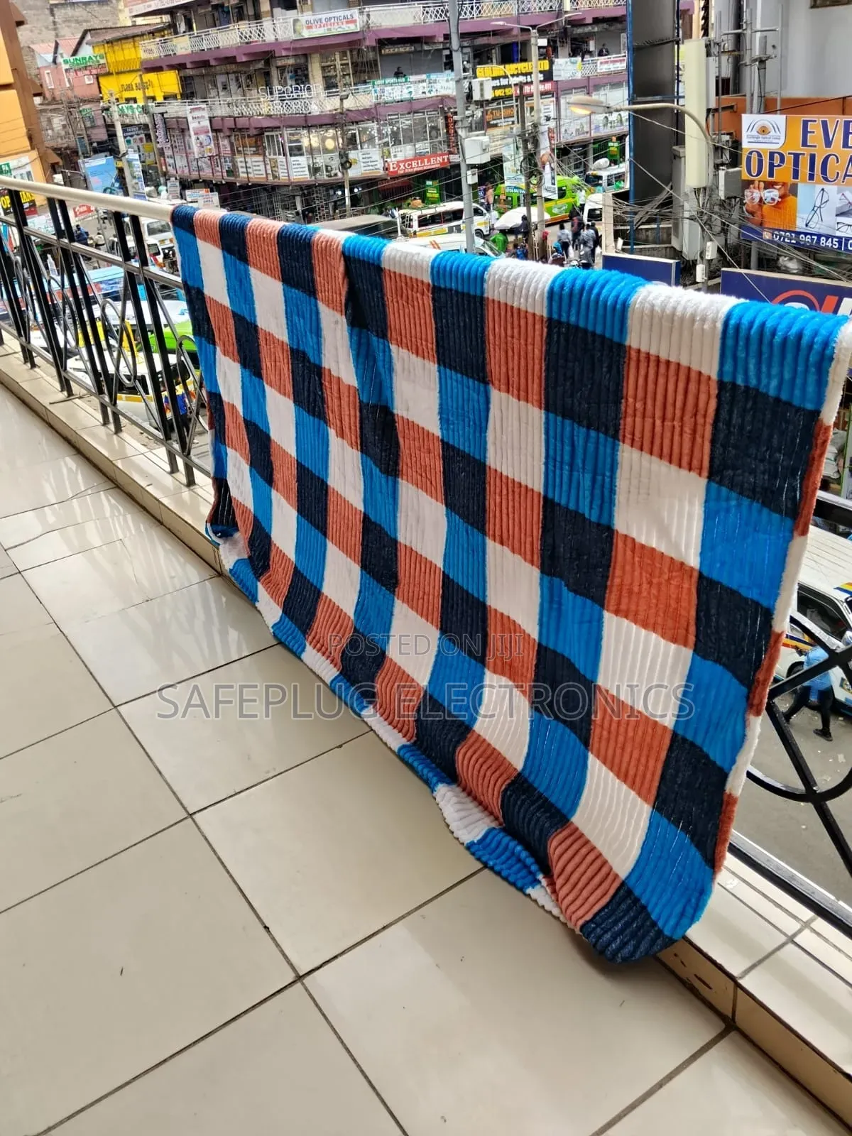 Ultra-Plush Striped Velvet Fleece Blanket – Modern Plaid Design