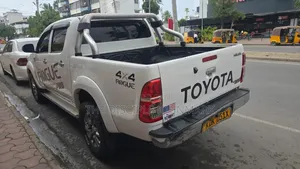 Toyota Hilux 2015 White