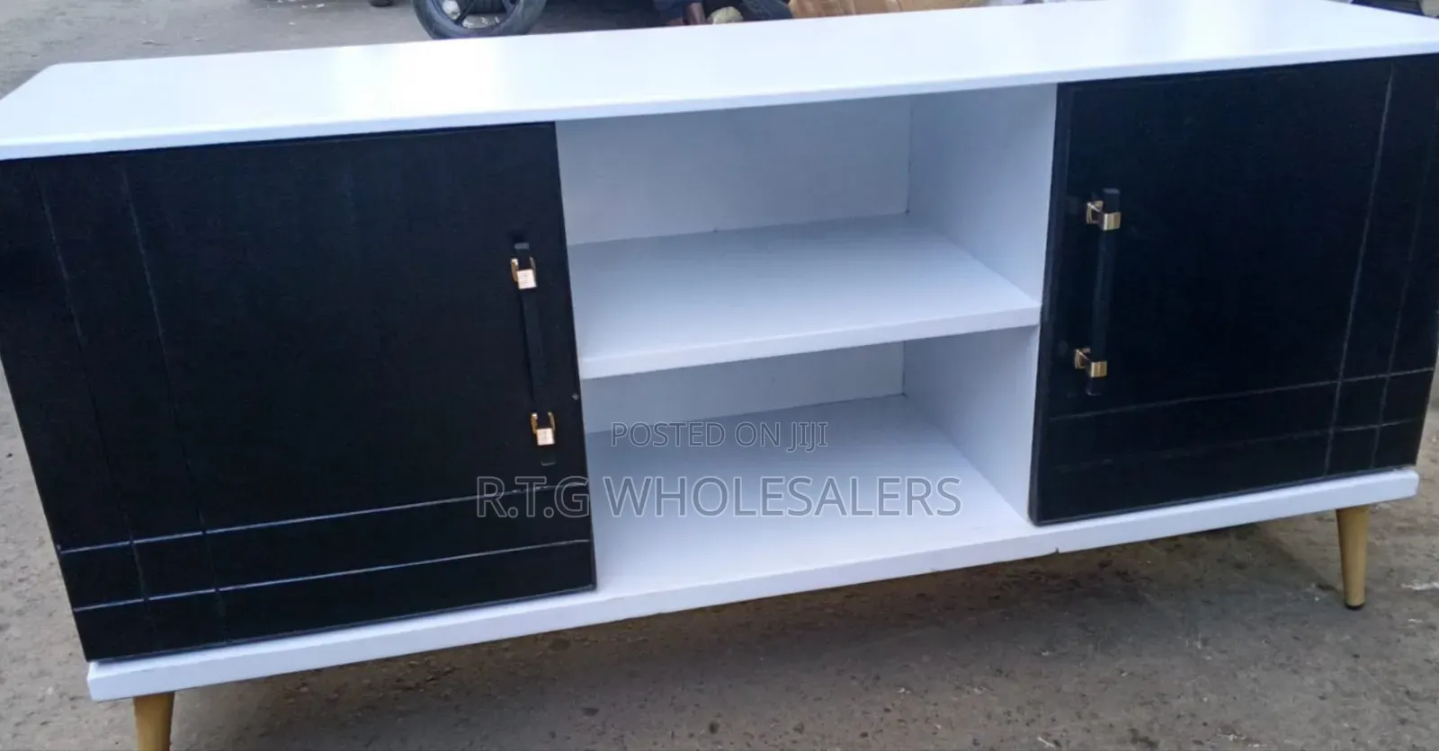 Modern 4.5FT Executive TV Stand
