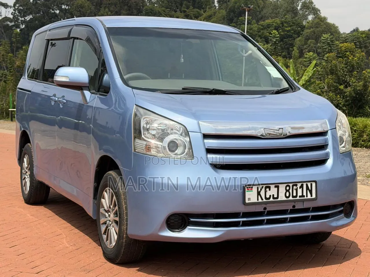 Toyota Noah 2009 Blue