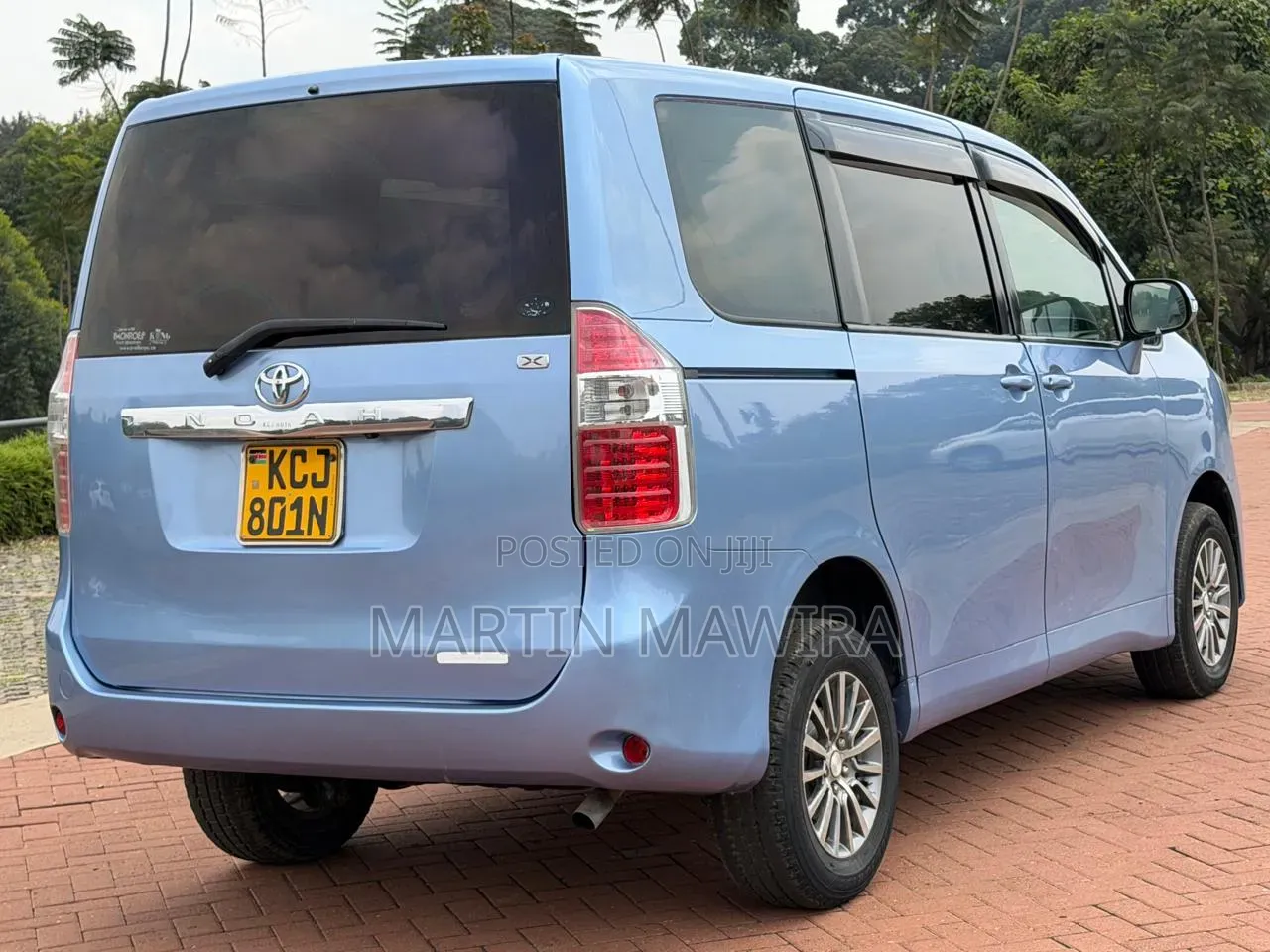 Toyota Noah 2009 Blue