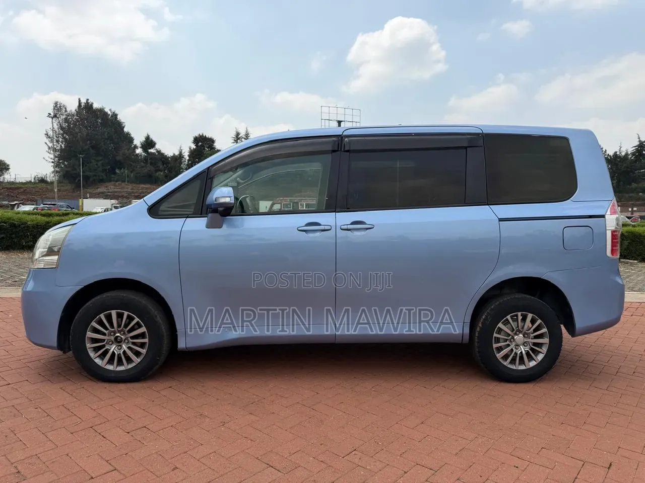 Toyota Noah 2009 Blue